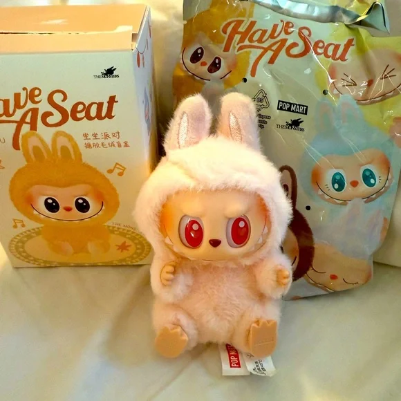 POPMART HAVE A SEAT LABUBU - Picture 1 of 1